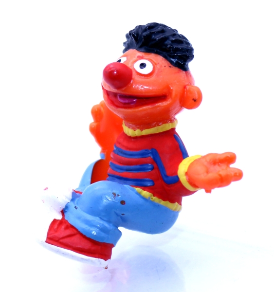 123 Sesame Street (Sesamstrasse) PVC Stiftekrabbler Figur "Ernie" von Bullyland